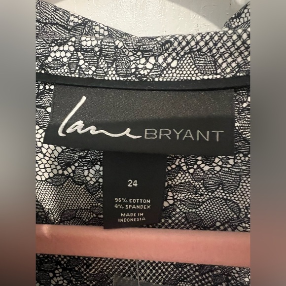 Lane Bryant Button Down shirt Size 24 white black faux lace look print NWT! - Picture 9 of 15